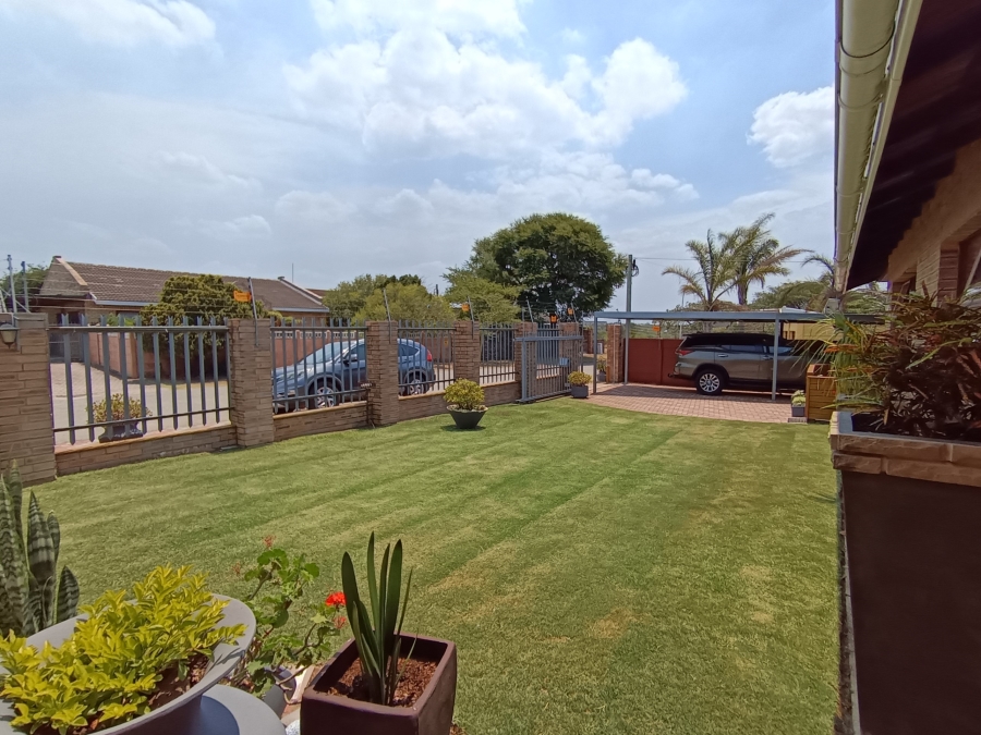 4 Bedroom Property for Sale in Wavecrest Eastern Cape